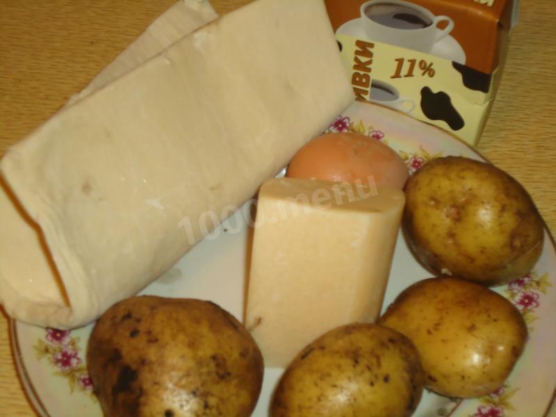 Шаг 1 приготовления Пирог с картошкой, сливками, луком и сыром в духовке