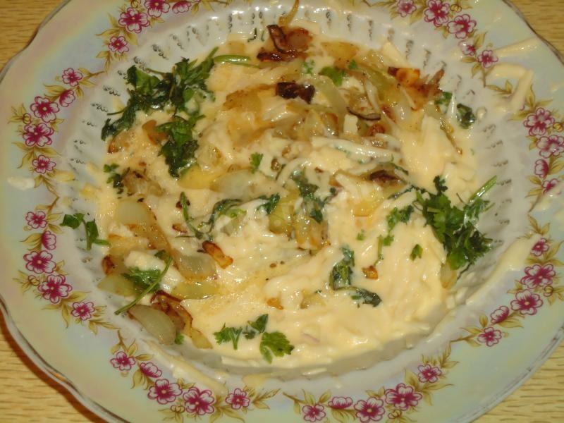 Шаг 4 приготовления Пирог с картошкой, сливками, луком и сыром в духовке