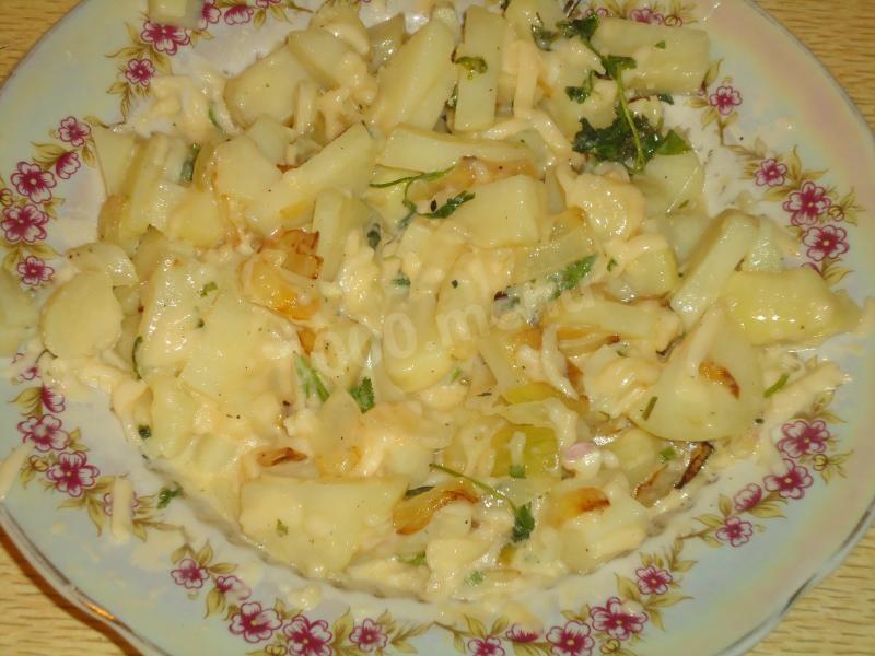 Шаг 5 приготовления Пирог с картошкой, сливками, луком и сыром в духовке