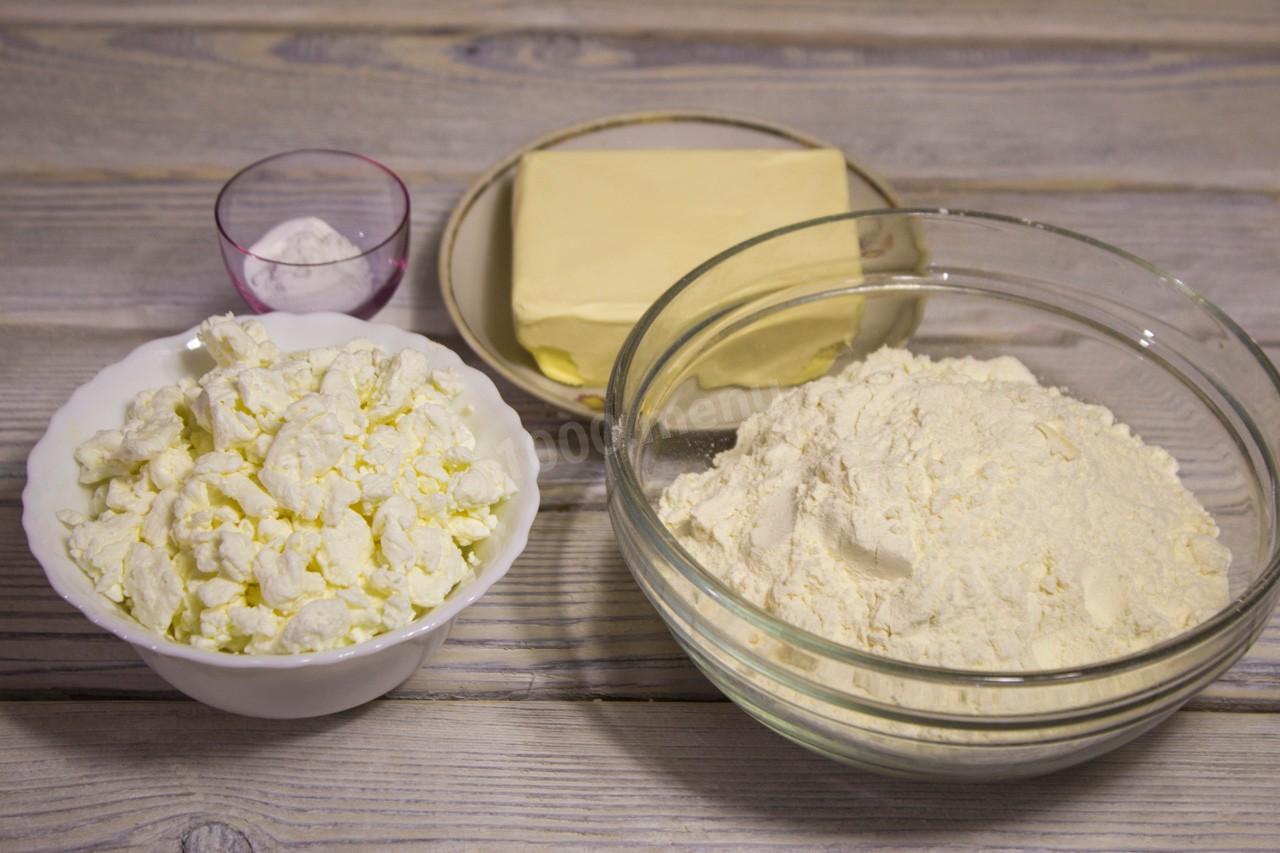 Шаг 1 приготовления Пирог с рыбными консервами и рисом