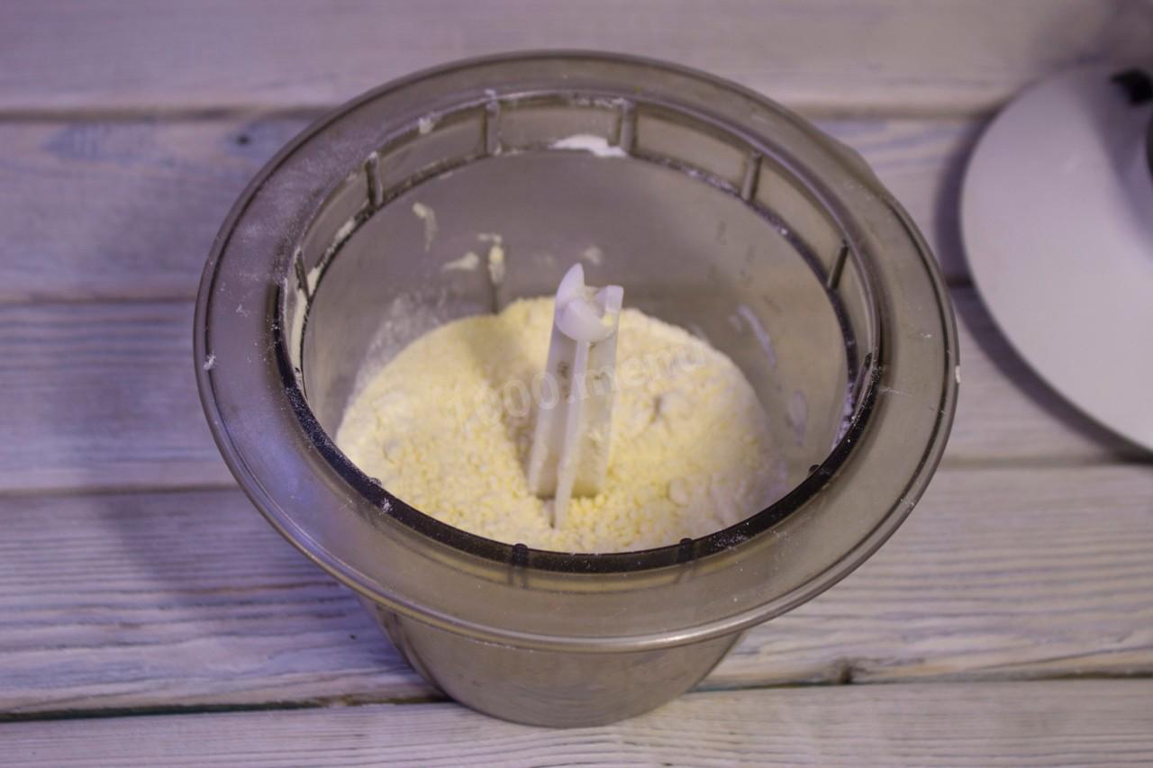 Шаг 4 приготовления Пирог с рыбными консервами и рисом