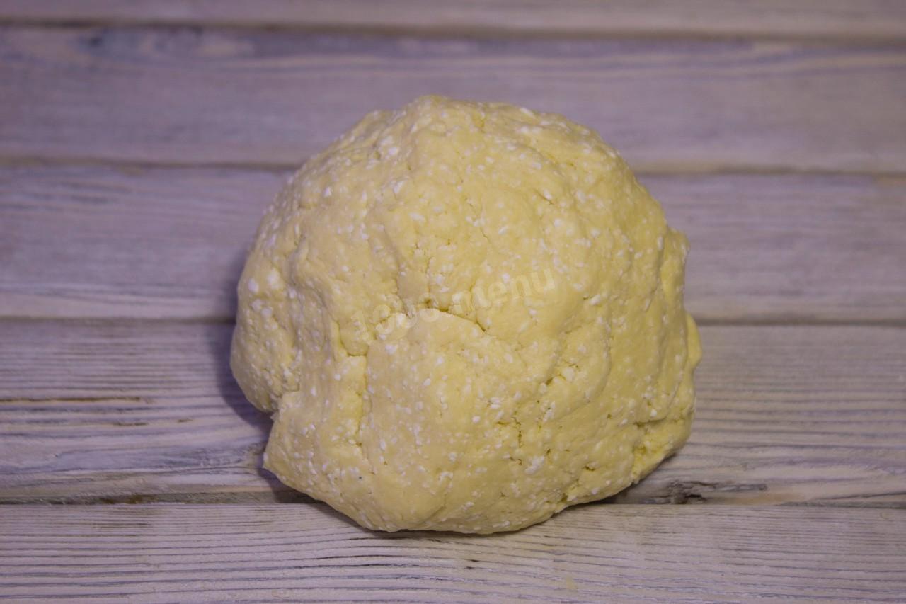 Шаг 7 приготовления Пирог с рыбными консервами и рисом