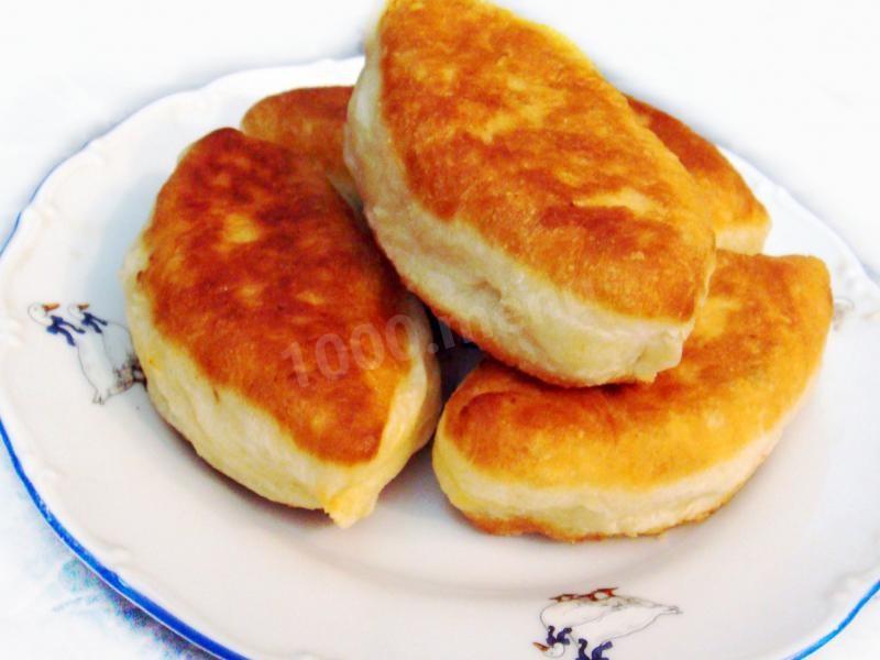 Шаг 9 приготовления Жареные пирожки с начинкой из квашеной и свежей капусты