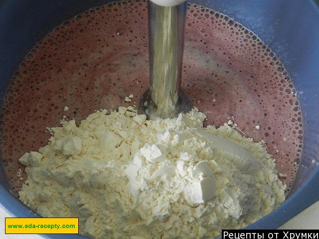 Шаг 4 приготовления Кекс на кефире с вареньем простой