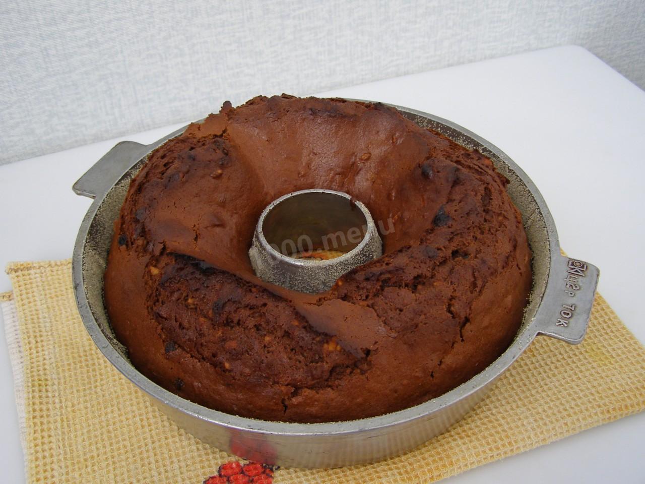 Шаг 11 приготовления Шоколадный кекс с изюмом и орехами