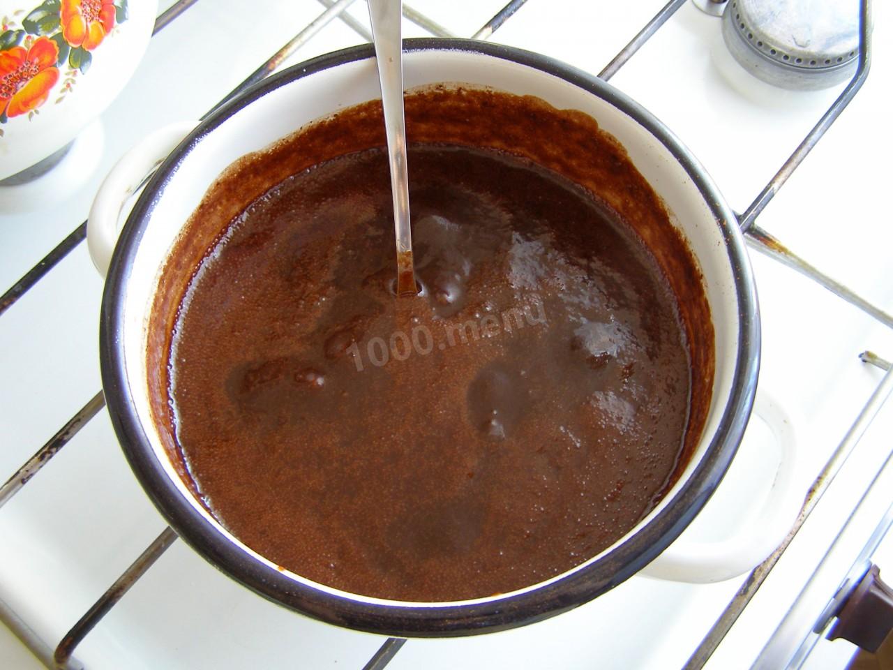Шаг 6 приготовления Шоколадный кекс с изюмом и орехами