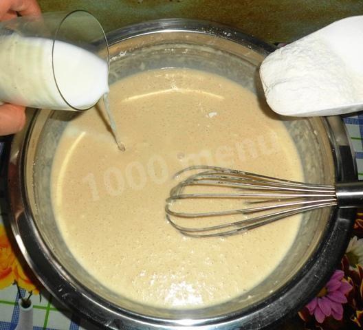 Шаг 6 приготовления Дрожжевые блины на маргарине и молоке