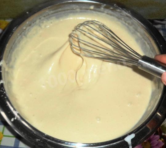 Шаг 7 приготовления Дрожжевые блины на маргарине и молоке