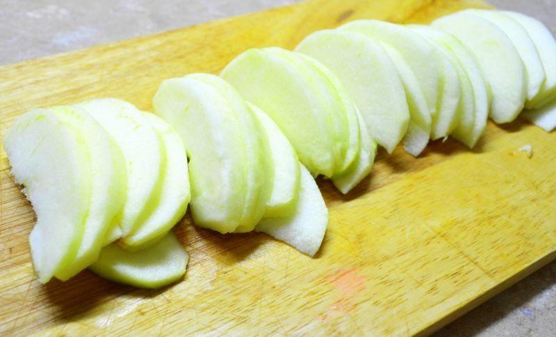 Шаг 2 приготовления Яблочный пирог с творогом и лимоном