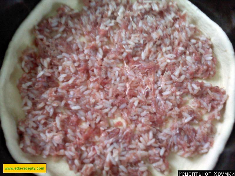 Шаг 5 приготовления Дрожжевой пирог с мясным фаршем и рисом
