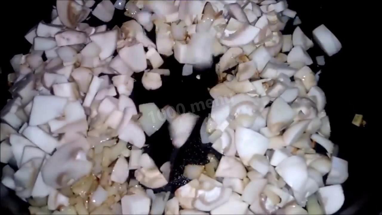 Шаг 2 приготовления Слойки с картофелем и грибами из слоеного теста
