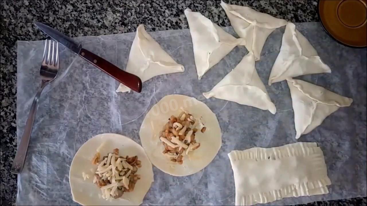 Шаг 6 приготовления Слойки с картофелем и грибами из слоеного теста