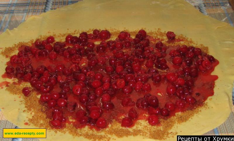 Шаг 8 приготовления Манный штрудель на маргарине с вишней