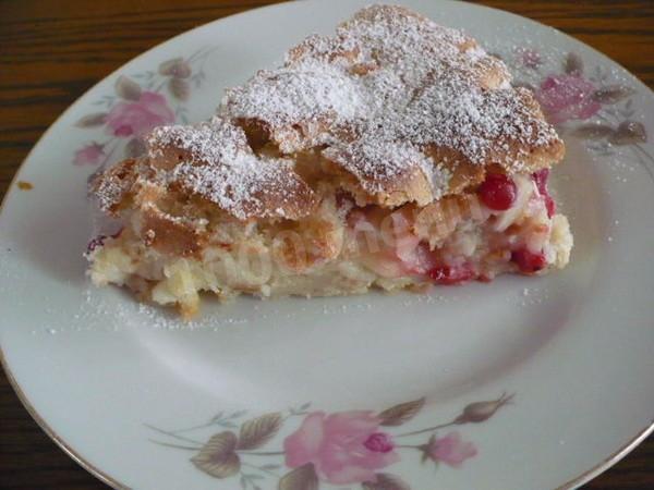 Обложка рецепта Шарлотка с яблоками и корицей на сливочном масле и кефире