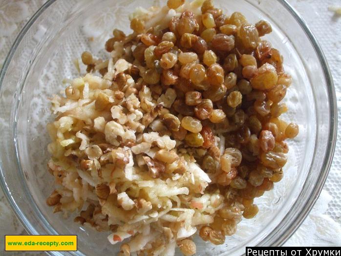 Шаг 5 приготовления Штрудель яблочный с изюмом и орехами из слоеного теста
