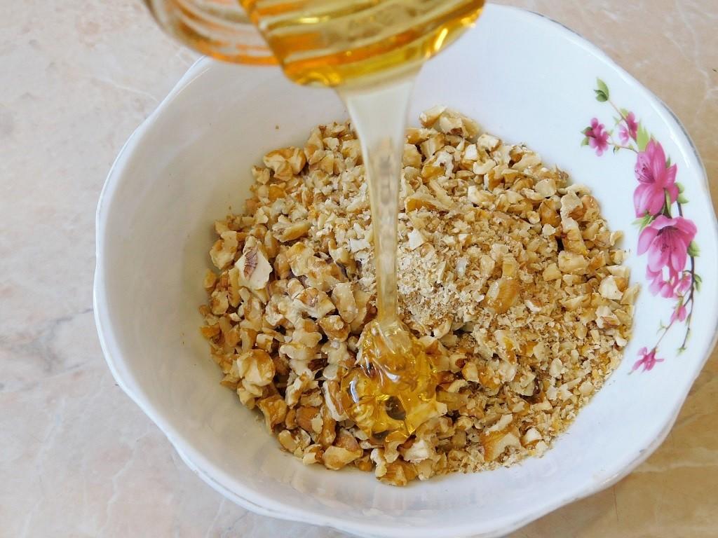 Шаг 5 приготовления Печенье рулетики на сметане с медом и орехами