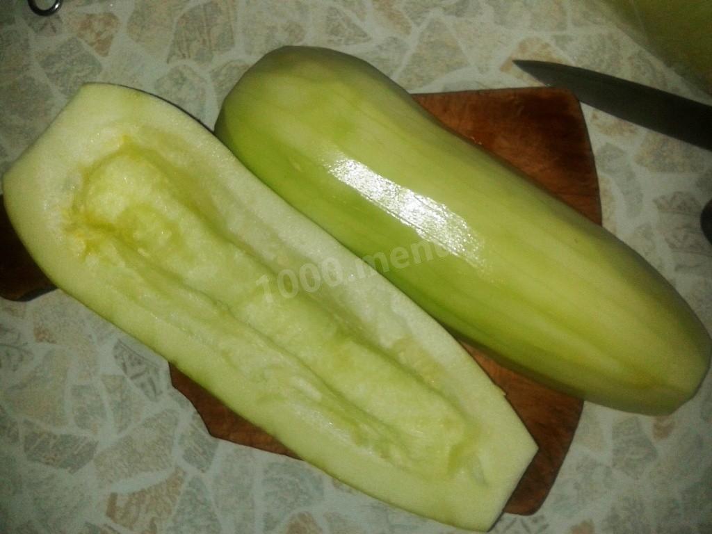 Шаг 1 приготовления Кабачковые оладьи с сосисками