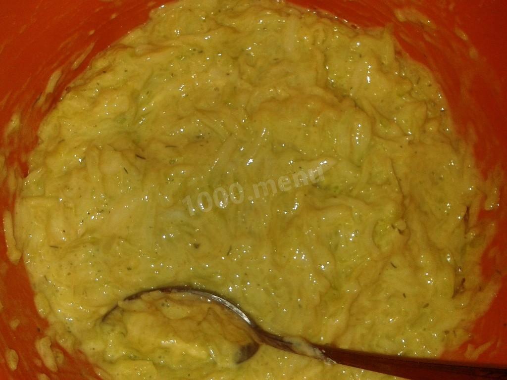 Шаг 6 приготовления Кабачковые оладьи с сосисками