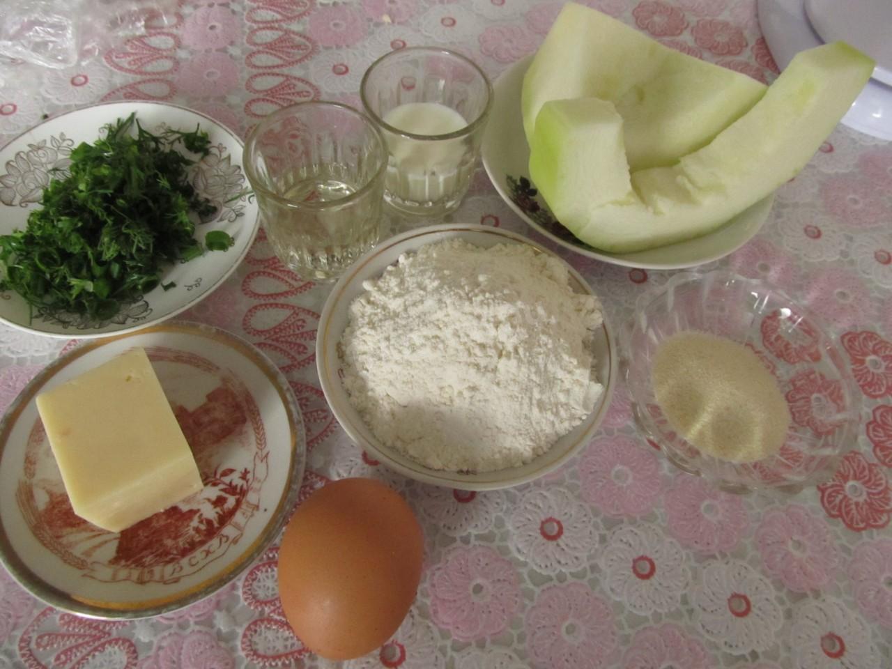 Шаг 1 приготовления Маффины с кабачком и сыром