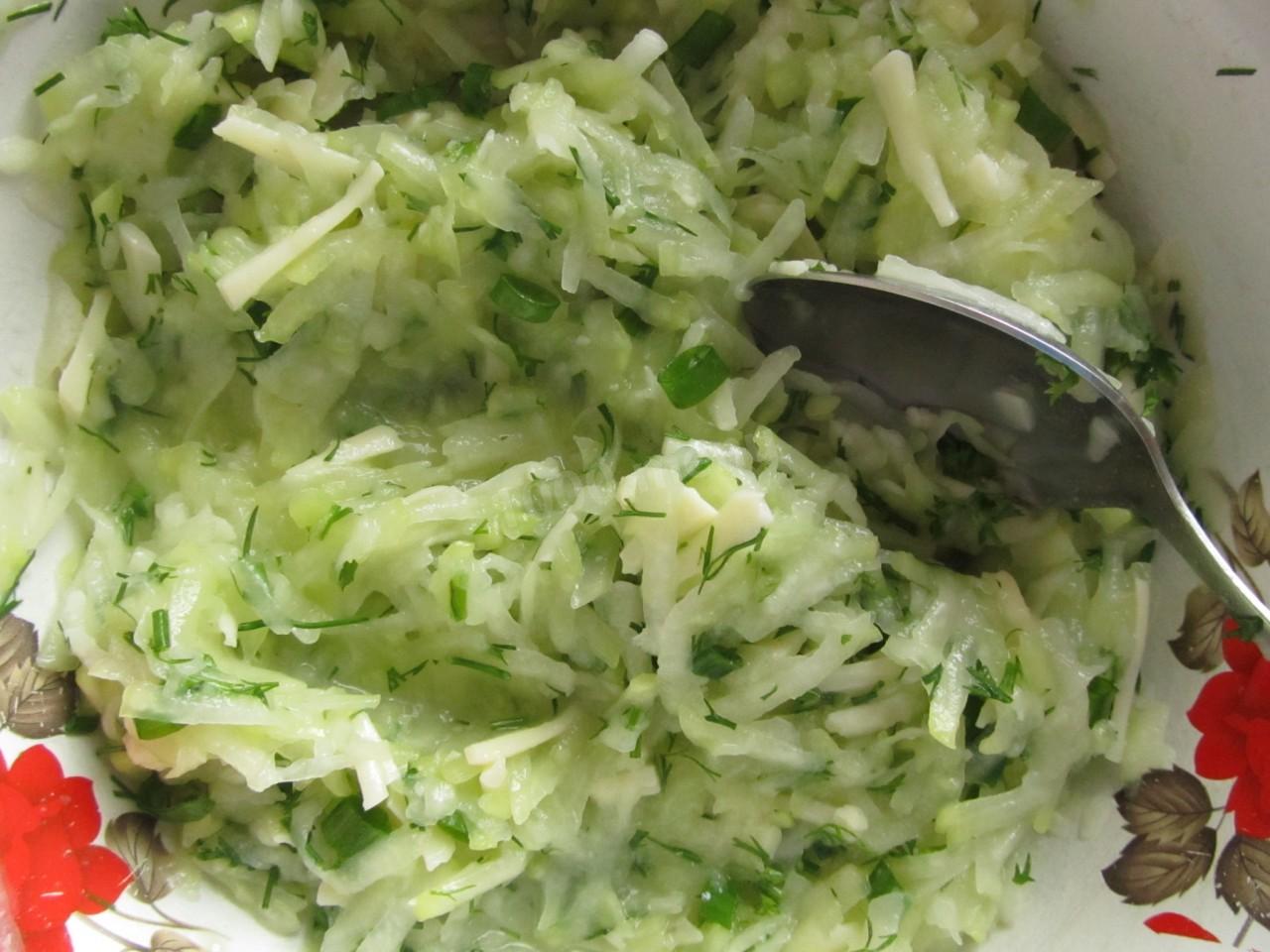 Шаг 4 приготовления Маффины с кабачком и сыром