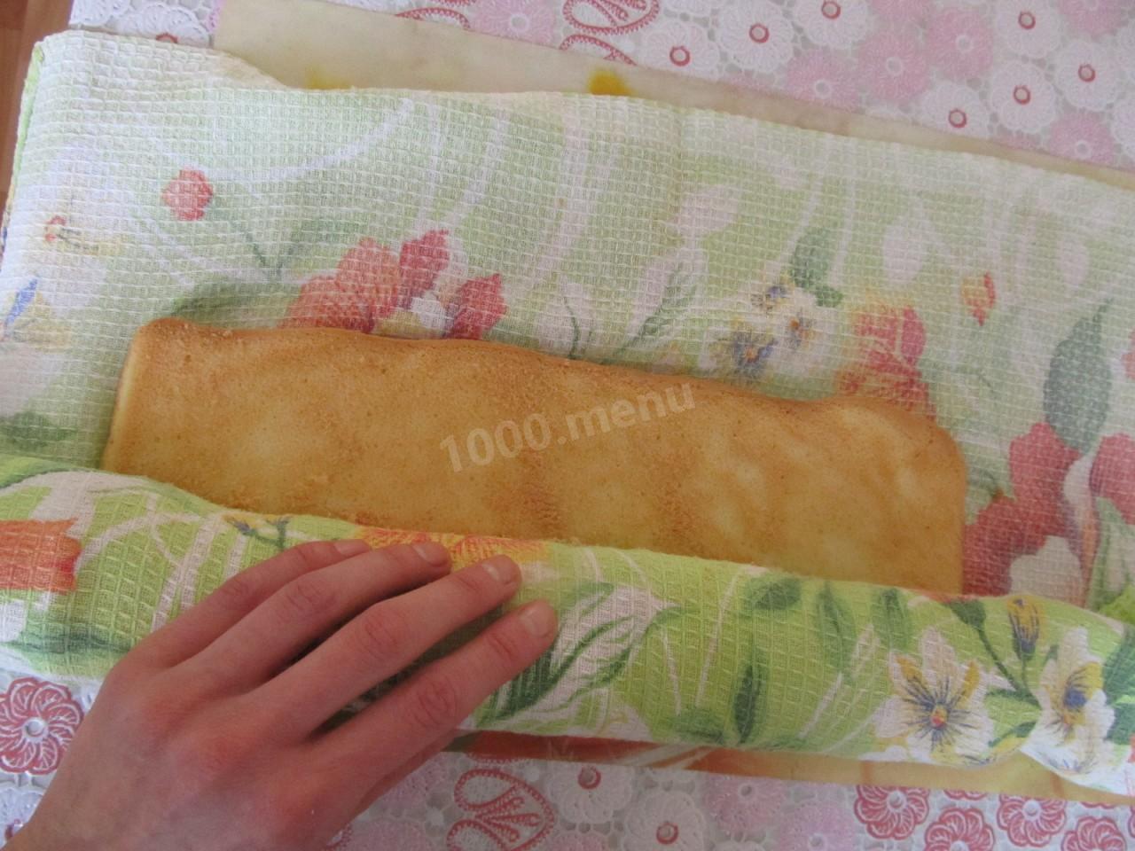 Шаг 14 приготовления Бисквитный рулет с кофейной начинкой и банановым кремом