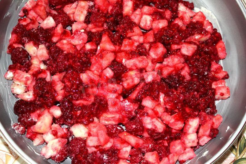 Шаг 6 приготовления Овсяный пирог с яблоками и малиной
