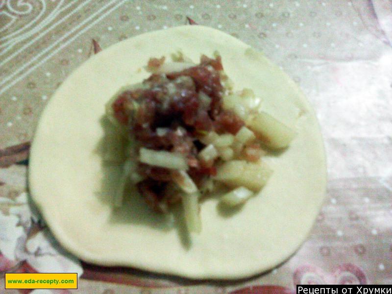 Шаг 6 приготовления Треугольники с картошкой и мясом эчпочмак