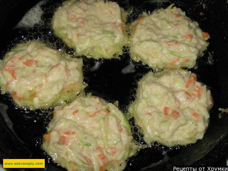 Шаг 6 приготовления Оладьи из кабачков с манкой и картошкой на воде