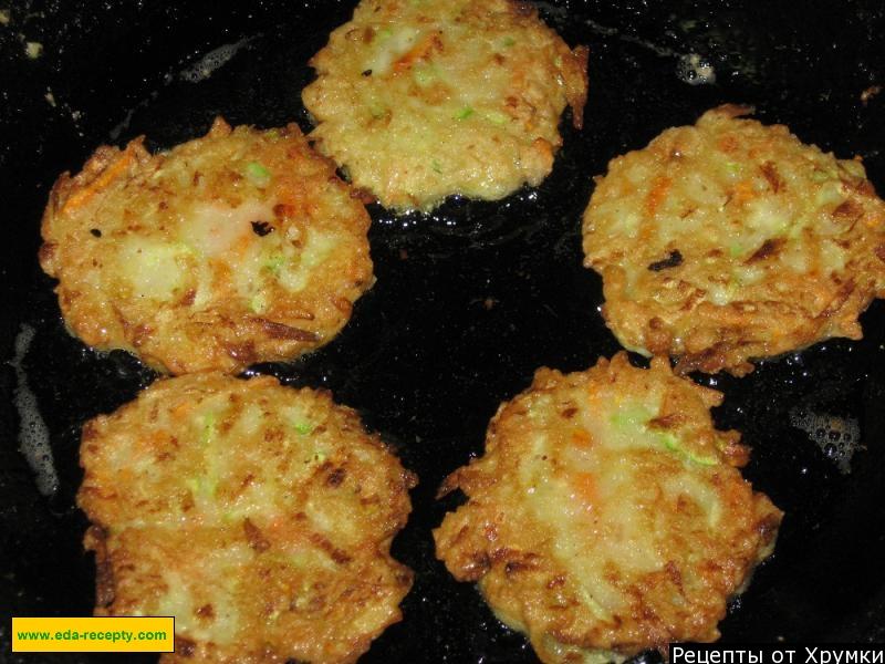 Шаг 7 приготовления Оладьи из кабачков с манкой и картошкой на воде