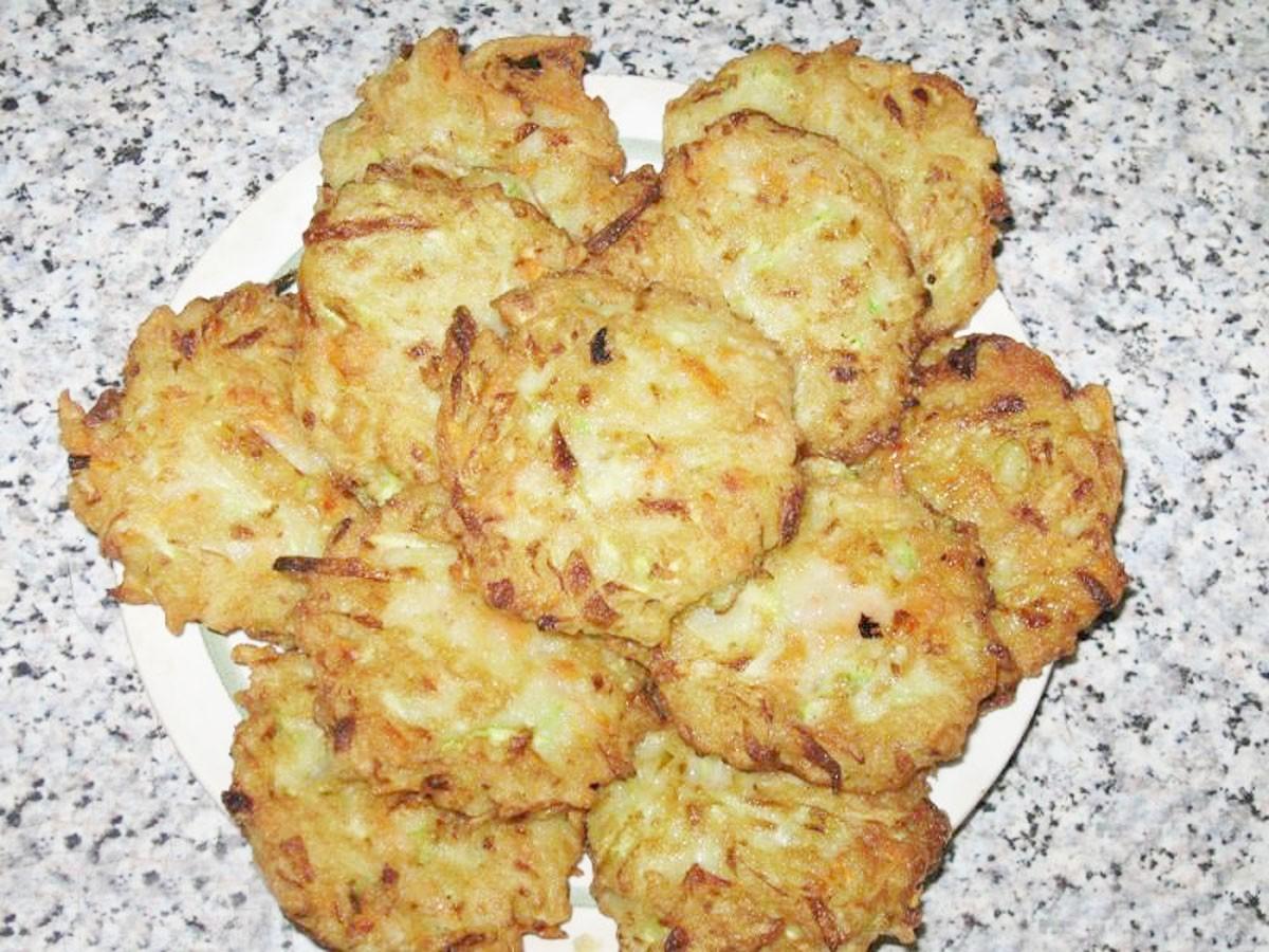 Обложка рецепта Оладьи из кабачков с манкой и картошкой на воде