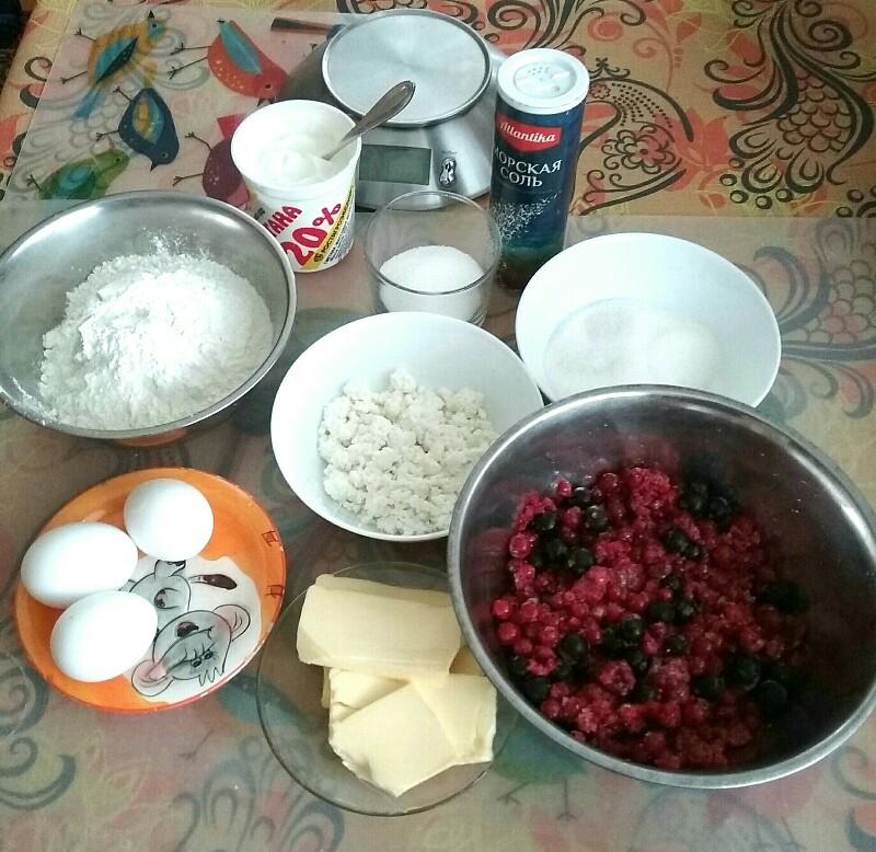 Шаг 1 приготовления Заливной пирог с ягодами