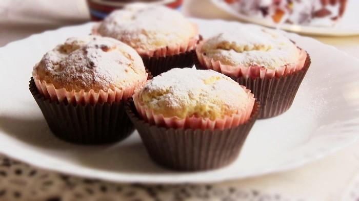 Шаг 13 приготовления Маленькие кексы с начинкой из ирисок на сметане