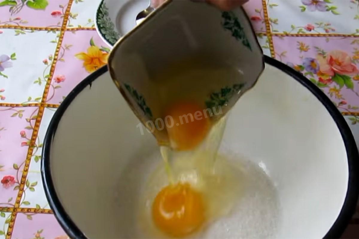Шаг 1 приготовления Печенье со сгущенкой круглые орешки
