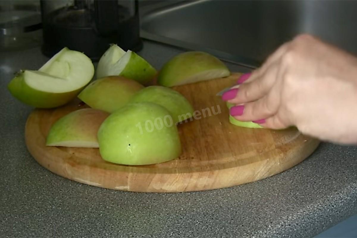 Шаг 1 приготовления Шарлотка с яблоками в мультиварке яблочная