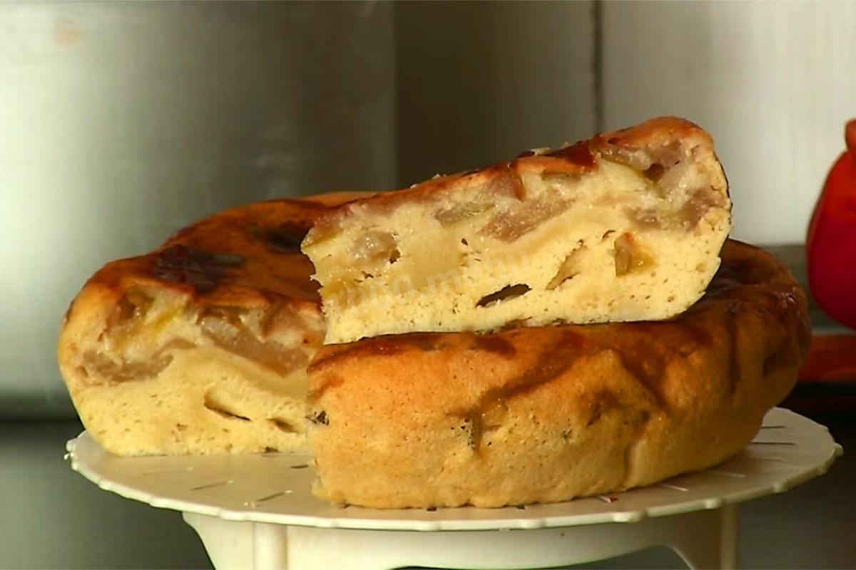 Шаг 7 приготовления Шарлотка с яблоками в мультиварке яблочная