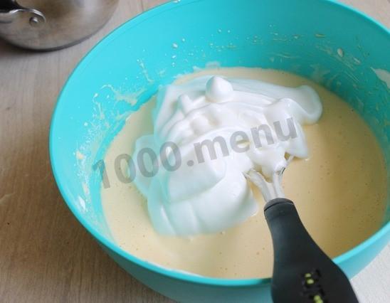 Шаг 5 приготовления Аля чизкейк с меренгой