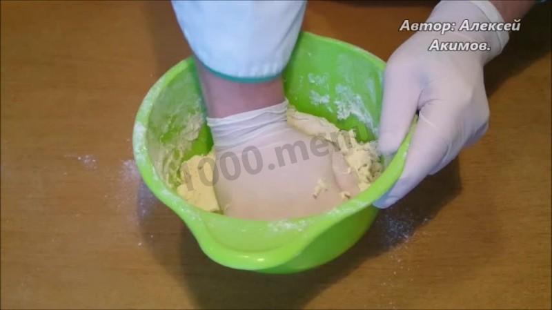 Шаг 1 приготовления Самса с мясным фаршем тимьяном и чабрецом