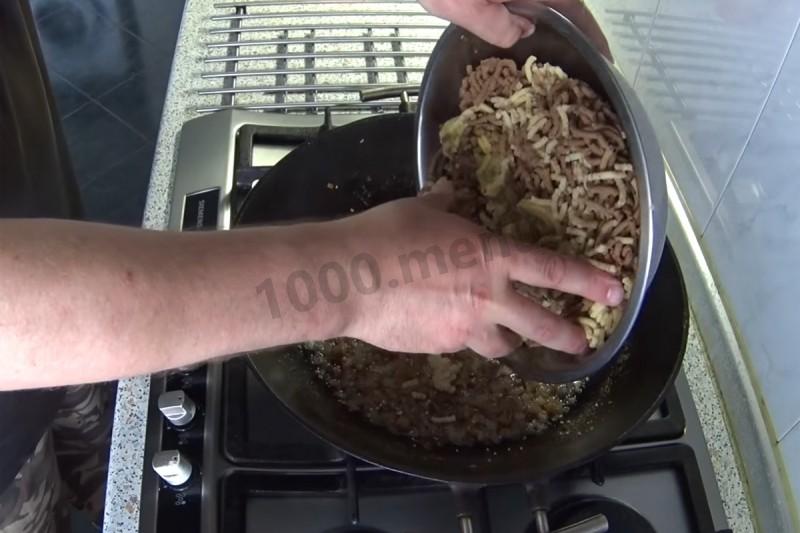 Шаг 13 приготовления Пирожки с печенкой, картошкой и луком