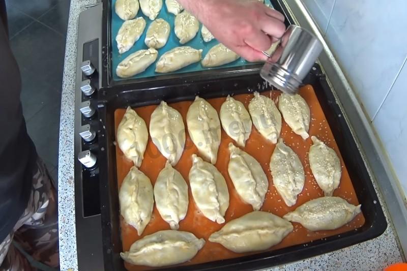 Шаг 20 приготовления Пирожки с печенкой, картошкой и луком