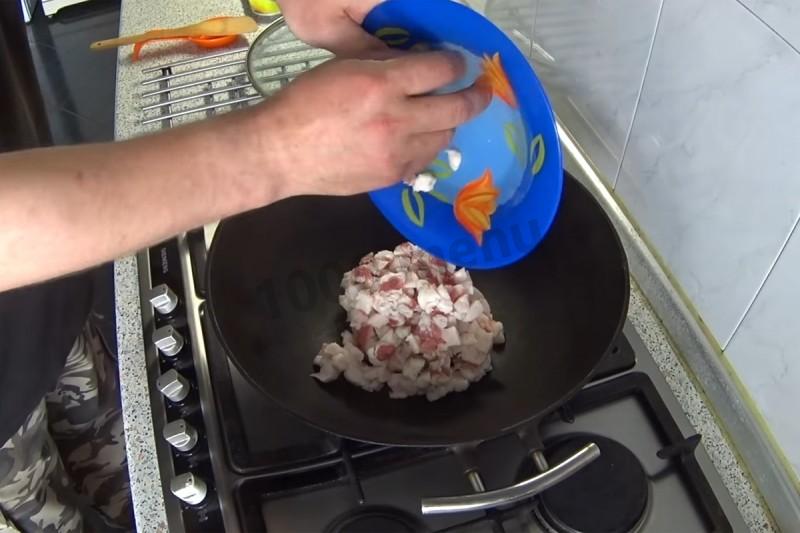 Шаг 4 приготовления Пирожки с печенкой, картошкой и луком