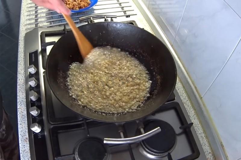 Шаг 9 приготовления Пирожки с печенкой, картошкой и луком