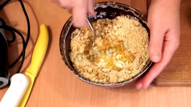 Шаг 3 приготовления Творожный чизкейк без выпечки с маршмеллоу и нутеллой