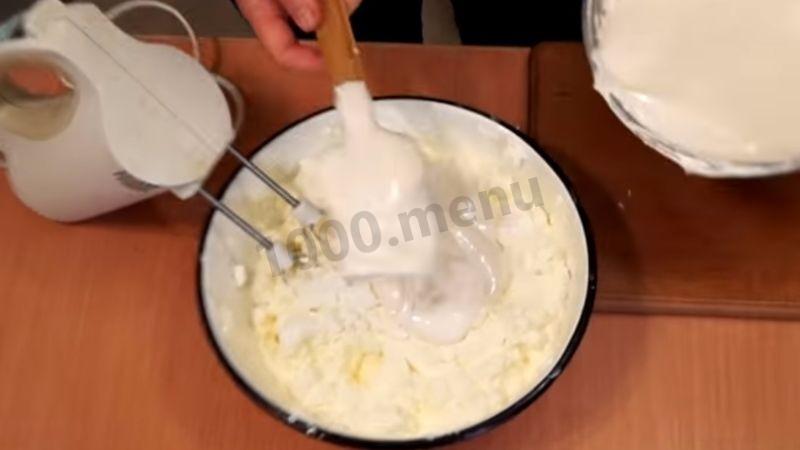 Шаг 6 приготовления Творожный чизкейк без выпечки с маршмеллоу и нутеллой