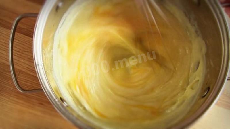 Шаг 4 приготовления Блины из вареной картошки на молоке с зеленым луком