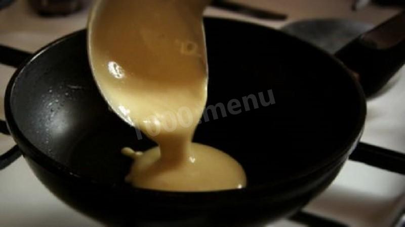 Шаг 6 приготовления Блины из вареной картошки на молоке с зеленым луком
