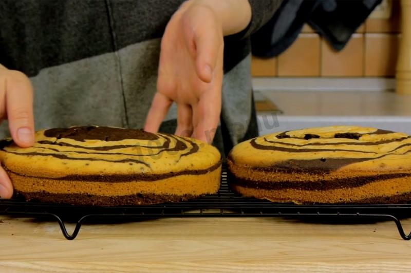 Шаг 15 приготовления Торт Зебра на сметане и кефире