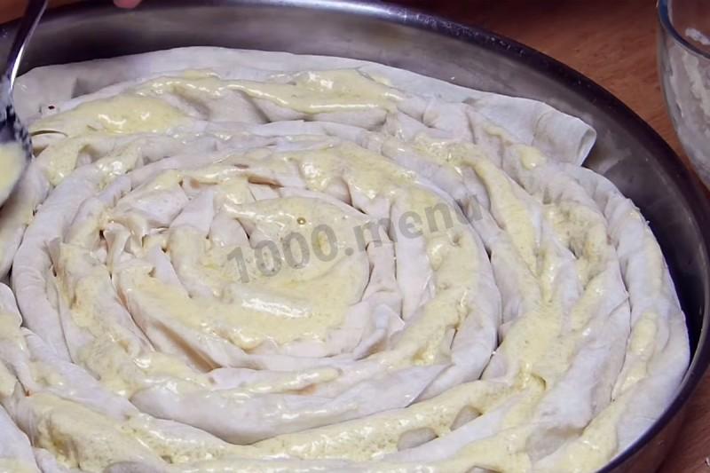 Шаг 10 приготовления Бурек по турецки с мясом свернутый