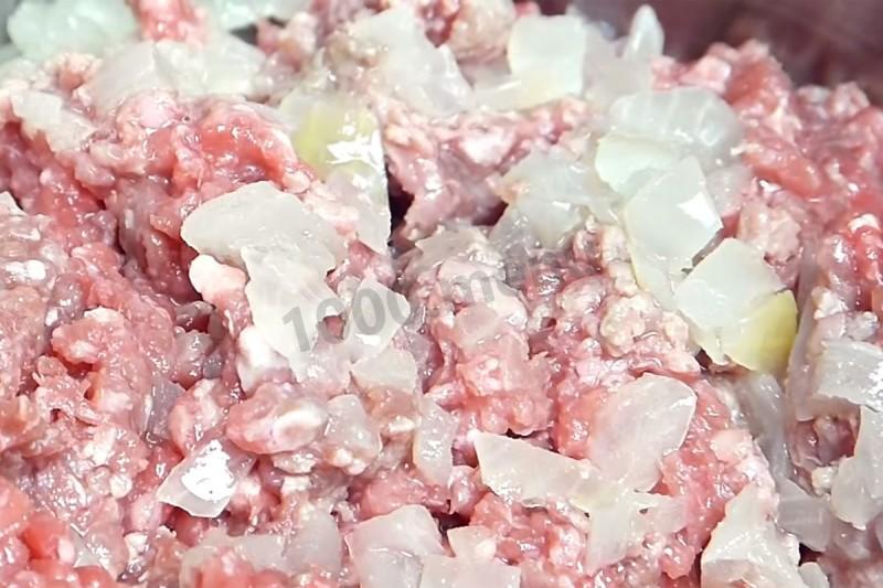 Шаг 2 приготовления Бурек по турецки с мясом свернутый