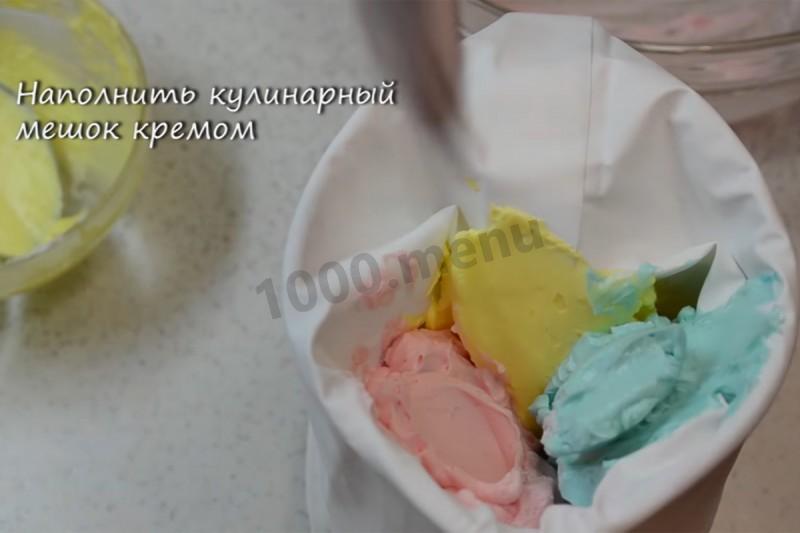 Шаг 17 приготовления Капкейки шоколадные с разным цветным кремом