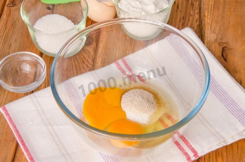 Шаг 2 приготовления Бисквитный торт с ананасами